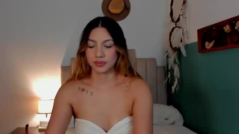 Snapshot of h3y_mia3 chatting on 25, 5, 2026 Paulina online show from 25, 5, 2026