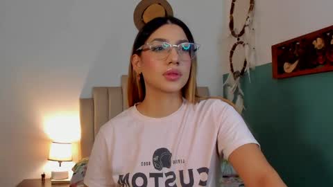 Snapshot of h3y_mia3 chatting on 6, 6, 2026 Paulina online show from 6, 6, 2026