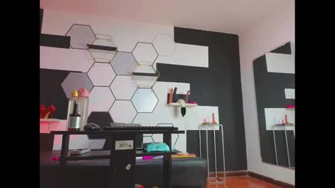 Snapshot of haileycat_ chatting on 6, 1, 2025 haileycat_ online show from 6, 1, 2025