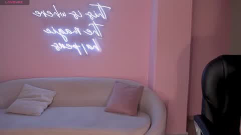Snapshot of haileyross_ chatting on 21, 7, 2026 Hailey online show from 21, 7, 2026