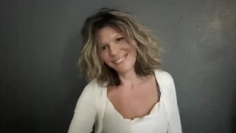 Snapshot of haileys123 chatting on 12, 7, 2026 Hailey online show from 12, 7, 2026