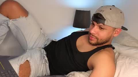 Independent       model  online show from 8, 11, 2025