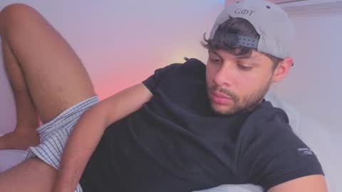 Independent       model  online show from 21, 12, 2025