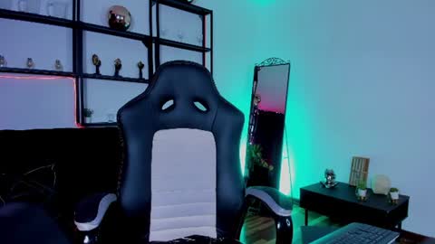 halley_ravenn online show from 23, 6, 2026