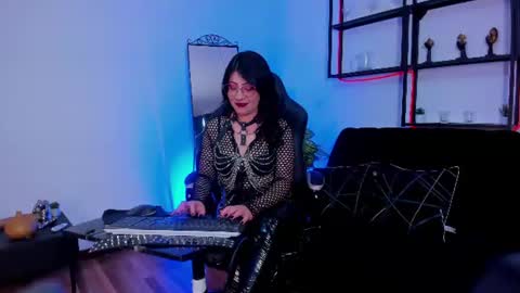 halley_ravenn online show from 9, 7, 2026