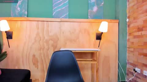 Halley Lorens online show from 5, 2, 2026