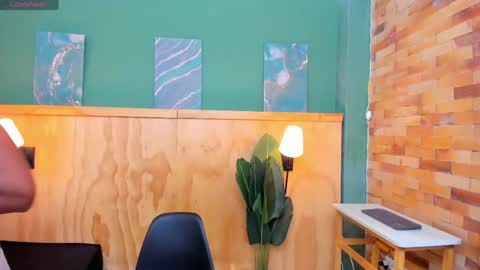 Halley Lorens online show from 16, 4, 2026