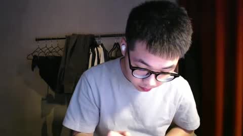 handsome_mannn online show from 4, 1, 2025
