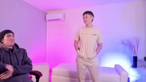 leonardfarrucknick and otis online show from 15, 4, 2026