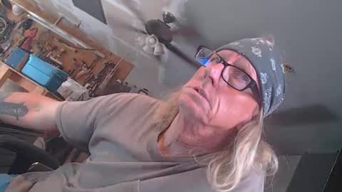 handystud33 online show from 9, 4, 2026