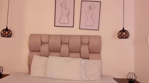 hanna__evans_ online show from 10, 11, 2025