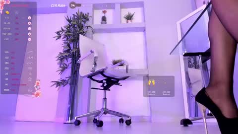 HANNAH HOWELL online show from 7, 3, 2025