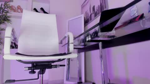 Snapshot of hannah_hcb chatting on 3, 6, 2026 HANNAH HOWELL online show from 3, 6, 2026