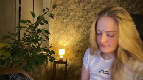 Snapshot of hannah_levis_ chatting on 24, 2, 2025 hannah levis online show from 24, 2, 2025