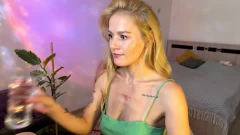 Snapshot of hannah_levis_ chatting on 1, 10, 2025 hannah levis online show from 1, 10, 2025