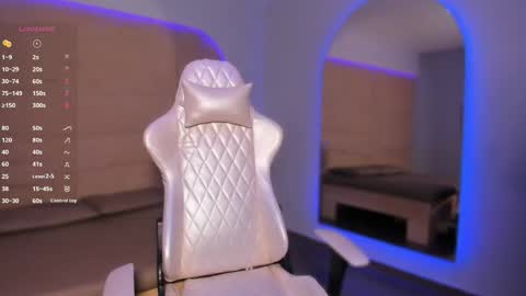 hannahmonttgomery  Help me reach 100 Hands up online show from 1, 2, 2026