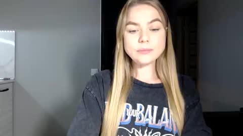 Snapshot of happy_fox_ chatting on 17, 11, 2025 happy_fox_ online show from 17, 11, 2025