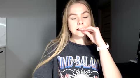 Snapshot of happy_fox_ chatting on 22, 11, 2025 happy_fox_ online show from 22, 11, 2025