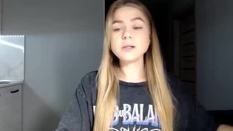 Snapshot of happy_fox_ chatting on 27, 11, 2025 happy_fox_ online show from 27, 11, 2025