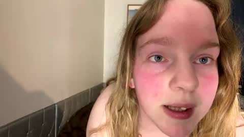 happysnowbunny24 online show from 4, 6, 2026
