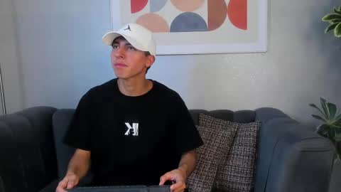Snapshot of harry_klein chatting on 26, 9, 2025 H K online show from 26, 9, 2025