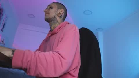 Snapshot of hatsumotokyoto chatting on 19, 10, 2025 More content 2 online show from 19, 10, 2025