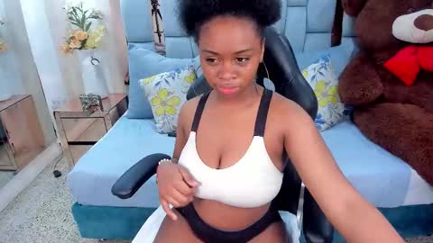 hazel_lanee online show from 30, 10, 2025