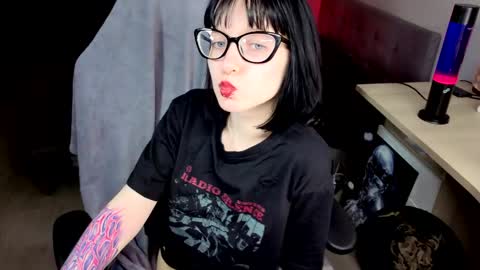 hazeltompson online show from 23, 3, 2026