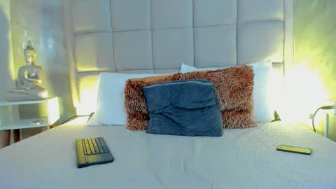 Keira Hecate online show from 3, 2, 2026