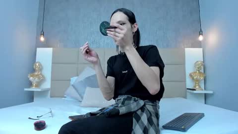 Keira Hecate online show from 20, 3, 2026