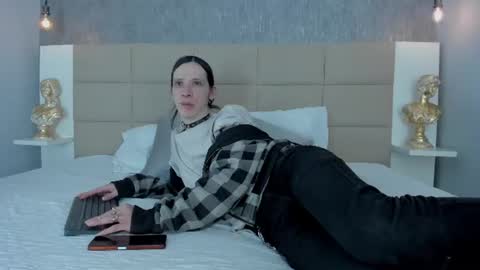 Keira Hecate online show from 18, 7, 2026