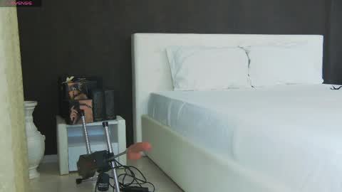 Snapshot of hefner_girl chatting on 8, 6, 2026 Helen online show from 8, 6, 2026
