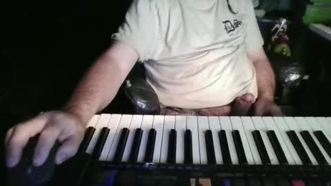 Snapshot of heguy46 chatting on 27, 5, 2026 heguy46 online show from 27, 5, 2026