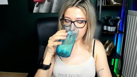 Snapshot of heidi_pleasure chatting on 29, 6, 2026 Heidi online show from 29, 6, 2026
