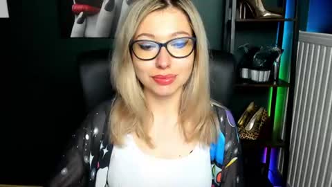 Snapshot of heidi_pleasure chatting on 30, 6, 2026 Heidi online show from 30, 6, 2026