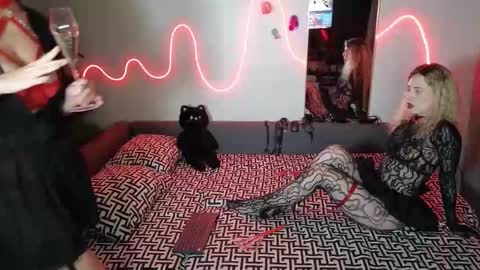 Snapshot of heidiluceous chatting on 14, 2, 2025 Heidi brunette Foxy red head and Carrie blondie online show from 14, 2, 2025