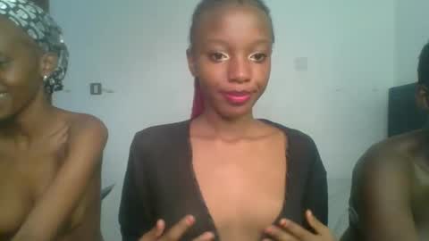 Snapshot of heilybunny chatting on 3, 4, 2026 heilybunny online show from 3, 4, 2026