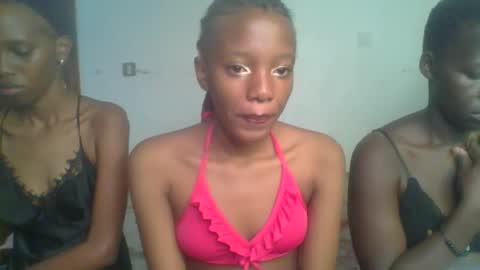 Snapshot of heilybunny chatting on 5, 4, 2026 heilybunny online show from 5, 4, 2026