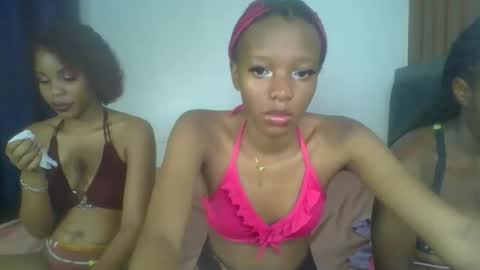 Snapshot of heilybunny chatting on 12, 4, 2026 heilybunny online show from 12, 4, 2026