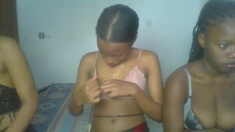 Snapshot of heilybunny chatting on 27, 4, 2026 heilybunny online show from 27, 4, 2026