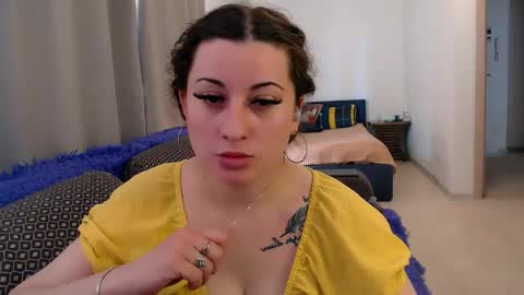 Snapshot of helen_adams_ chatting on 27, 5, 2026 helen_adams_ online show from 27, 5, 2026
