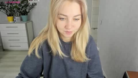 Snapshot of helen_angel_girl chatting on 19, 9, 2025 Helen sven online show from 19, 9, 2025