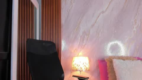 Helena Santos  online show from 8, 4, 2026