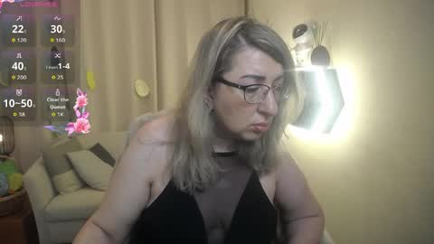 Snapshot of helenenigma chatting on 4, 4, 2026 helenenigma online show from 4, 4, 2026