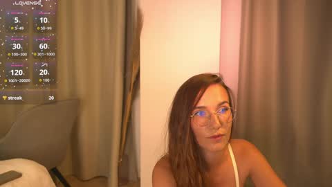 Snapshot of hell_lo chatting on 5, 10, 2025 Lorette Lory online show from 5, 10, 2025