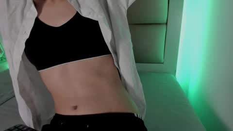 hellen__smith_ online show from 17, 2, 2026