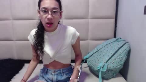 Snapshot of hellen_queensex chatting on 2, 2, 2025 hellen_queensex online show from 2, 2, 2025