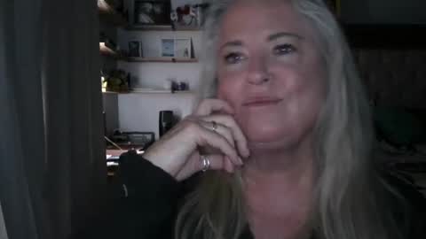 Snapshot of helloimhunny chatting on 24, 2, 2025 Hunnys Hive online show from 24, 2, 2025