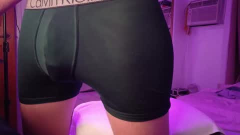 Snapshot of helloimleo123 chatting on 24, 3, 2026 HeyImLeo online show from 24, 3, 2026