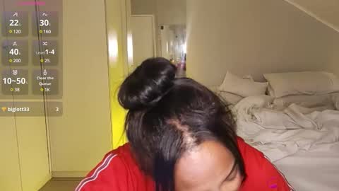 Snapshot of hellsd97 chatting on 17, 12, 2024 hellsd97 online show from 17, 12, 2024